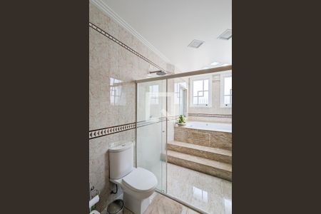 Casa para alugar com 600m², 4 quartos e 6 vagas Casa para alugar com 600m², 4 quartos e 6 vagasBanheiro da suíte 2