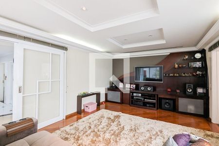 Casa para alugar com 600m², 4 quartos e 6 vagas Casa para alugar com 600m², 4 quartos e 6 vagasSala