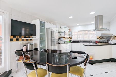 Casa para alugar com 600m², 4 quartos e 6 vagas Casa para alugar com 600m², 4 quartos e 6 vagasCozinha