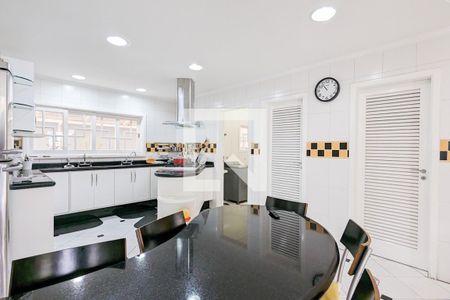 Casa para alugar com 600m², 4 quartos e 6 vagas Casa para alugar com 600m², 4 quartos e 6 vagasCozinha