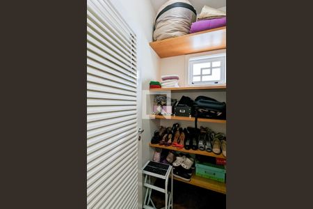 Casa para alugar com 600m², 4 quartos e 6 vagas Casa para alugar com 600m², 4 quartos e 6 vagasRoupeiro