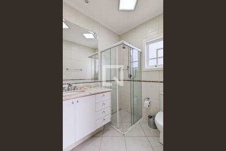 Casa para alugar com 600m², 4 quartos e 6 vagas Casa para alugar com 600m², 4 quartos e 6 vagasBanheiro da suíte 1