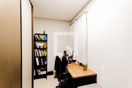 Apartamento à venda com 100m², 2 quartos e 2 vagasQuarto 