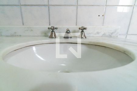 Apartamento à venda com 79m², 3 quartos e 2 vagas Apartamento à venda com 79m², 3 quartos e 2 vagasBanheiro da Suíte Detalhe