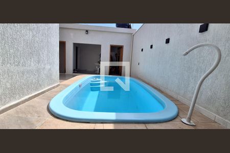 Casa à venda com 145m², 2 quartos e 2 vagas Casa à venda com 145m², 2 quartos e 2 vagasQuintal