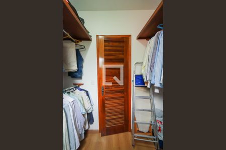 Casa à venda com 150m², 3 quartos e 8 vagasCloset