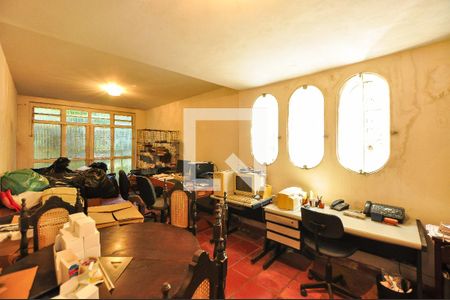 Casa à venda com 300m², 4 quartos e 4 vagasSala subsolo