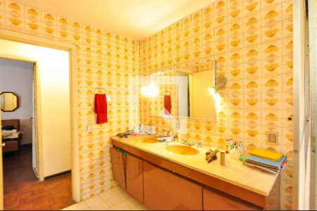 Casa à venda com 300m², 4 quartos e 4 vagasBanheiro Corredor