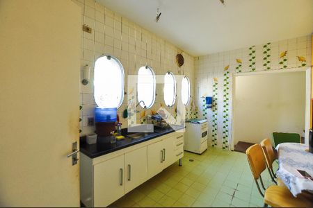 Casa à venda com 300m², 4 quartos e 4 vagasCozinha