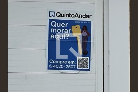 Casa à venda com 115m², 3 quartos e 2 vagas Casa à venda com 115m², 3 quartos e 2 vagasPlaquinha instalada no portão do imóvel