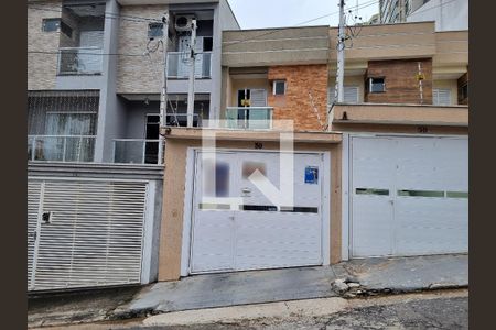 Casa à venda com 115m², 3 quartos e 2 vagas Casa à venda com 115m², 3 quartos e 2 vagasFachada