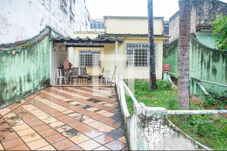 Casa à venda com 120m², 2 quartos e 3 vagas Casa à venda com 120m², 2 quartos e 3 vagasfachada