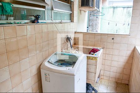 Casa à venda com 120m², 2 quartos e 3 vagas Casa à venda com 120m², 2 quartos e 3 vagasarea de serviço e quintal