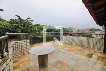 Apartamento à venda com 243m², 4 quartos e 3 vagasTerraço