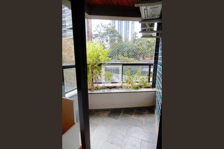 Apartamento à venda com 260m², 3 quartos e 4 vagas Apartamento à venda com 260m², 3 quartos e 4 vagasVaranda da Suíte 2
