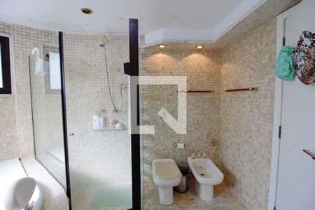 Apartamento à venda com 260m², 3 quartos e 4 vagas Apartamento à venda com 260m², 3 quartos e 4 vagasBanheiro da Suíte 3