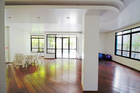Apartamento à venda com 260m², 3 quartos e 4 vagas Apartamento à venda com 260m², 3 quartos e 4 vagasÁrea comum - Salão de festas
