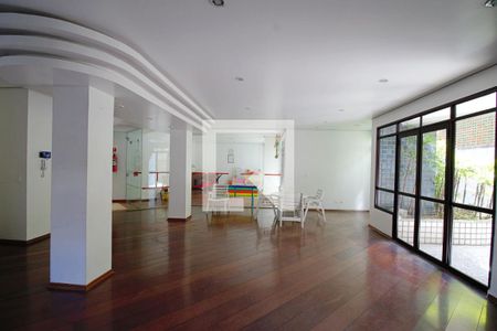 Apartamento à venda com 260m², 3 quartos e 4 vagas Apartamento à venda com 260m², 3 quartos e 4 vagasÁrea comum - Salão de festas