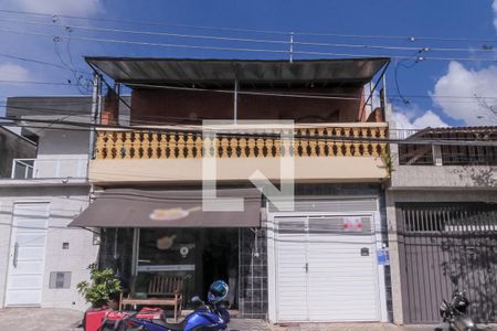 Casa à venda com 330m², 4 quartos e 2 vagas Casa à venda com 330m², 4 quartos e 2 vagasFachada