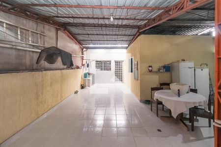 Casa à venda com 330m², 4 quartos e 2 vagas Casa à venda com 330m², 4 quartos e 2 vagasÁrea de Serviço