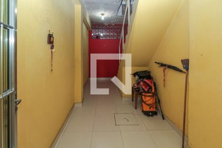 Casa à venda com 330m², 4 quartos e 2 vagas Casa à venda com 330m², 4 quartos e 2 vagasEntrada