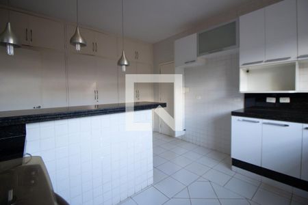 Casa à venda com 350m², 5 quartos e 10 vagas Casa à venda com 350m², 5 quartos e 10 vagasCozinha