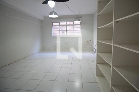 Casa à venda com 350m², 5 quartos e 10 vagas Casa à venda com 350m², 5 quartos e 10 vagasSala