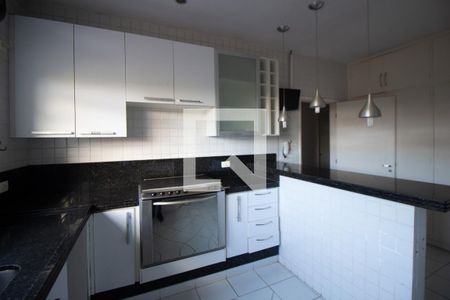 Casa à venda com 350m², 5 quartos e 10 vagas Casa à venda com 350m², 5 quartos e 10 vagasCozinha