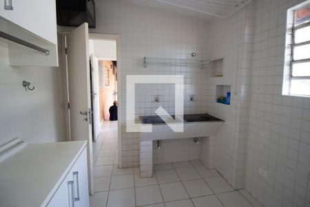 Casa à venda com 350m², 5 quartos e 10 vagas Casa à venda com 350m², 5 quartos e 10 vagasÁrea de Serviço