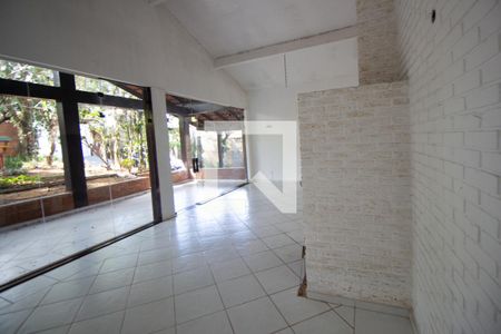 Casa à venda com 350m², 5 quartos e 10 vagas Casa à venda com 350m², 5 quartos e 10 vagasÁrea comum