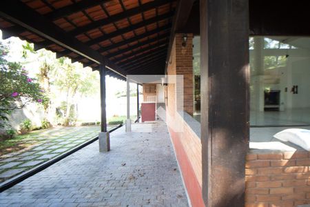 Casa à venda com 350m², 5 quartos e 10 vagas Casa à venda com 350m², 5 quartos e 10 vagasÁrea comum