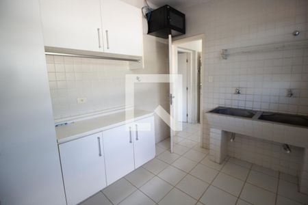 Casa à venda com 350m², 5 quartos e 10 vagas Casa à venda com 350m², 5 quartos e 10 vagasÁrea de Serviço