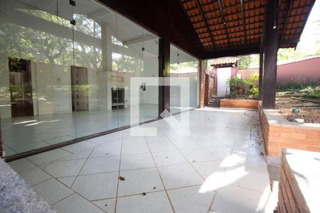 Casa à venda com 350m², 5 quartos e 10 vagas Casa à venda com 350m², 5 quartos e 10 vagasÁrea comum