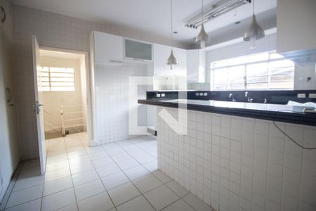 Casa à venda com 350m², 5 quartos e 10 vagas Casa à venda com 350m², 5 quartos e 10 vagasBanheiro