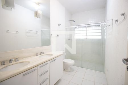 Casa à venda com 350m², 5 quartos e 10 vagas Casa à venda com 350m², 5 quartos e 10 vagasBanheiro