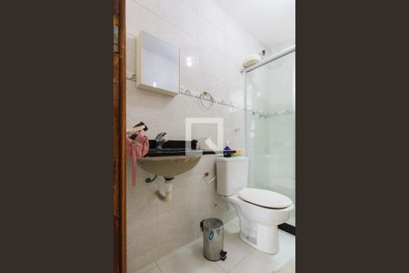 Casa de condomínio à venda com 280m², 4 quartos e 2 vagas Casa de condomínio à venda com 280m², 4 quartos e 2 vagasBanheiro da Suíte 2