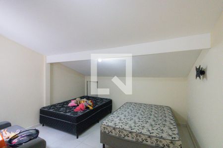 Casa de condomínio à venda com 280m², 4 quartos e 2 vagas Casa de condomínio à venda com 280m², 4 quartos e 2 vagasQuarto