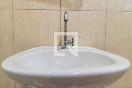 Casa à venda com 200m², 4 quartos e 2 vagas Casa à venda com 200m², 4 quartos e 2 vagasCasa 2 - Banheiro Detalhe