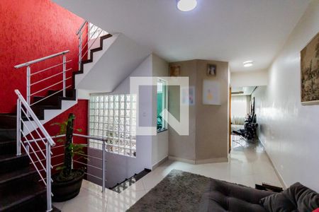 Casa à venda com 320m², 4 quartos e 4 vagas Casa à venda com 320m², 4 quartos e 4 vagasHall