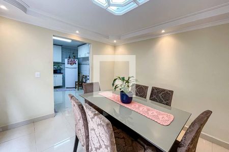 Casa à venda com 145m², 3 quartos e 2 vagas Casa à venda com 145m², 3 quartos e 2 vagasSala de Jantar