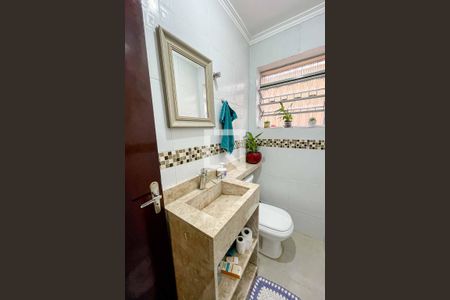 Casa à venda com 145m², 3 quartos e 2 vagas Casa à venda com 145m², 3 quartos e 2 vagasBanheiro 2