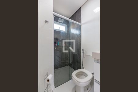 Apartamento à venda com 200m², 4 quartos e 6 vagas Apartamento à venda com 200m², 4 quartos e 6 vagasBanheiro da Suite 2