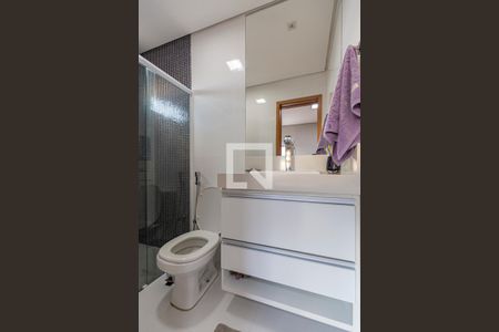 Apartamento à venda com 200m², 4 quartos e 6 vagas Apartamento à venda com 200m², 4 quartos e 6 vagasBanheiro da Suite 2