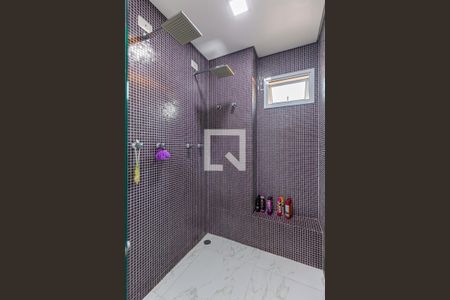 Apartamento à venda com 200m², 4 quartos e 6 vagas Apartamento à venda com 200m², 4 quartos e 6 vagasBanheiro da Suite 3