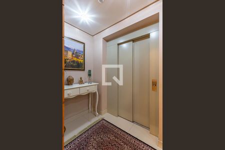 Apartamento à venda com 200m², 4 quartos e 6 vagas Apartamento à venda com 200m², 4 quartos e 6 vagasHall Elevador Privativo