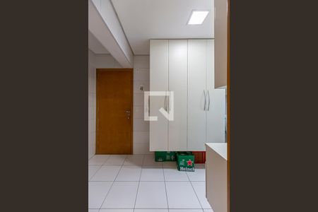 Apartamento à venda com 200m², 4 quartos e 6 vagas Apartamento à venda com 200m², 4 quartos e 6 vagasÁrea de Serviço