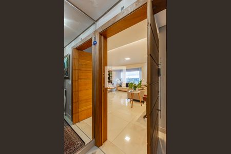 Apartamento à venda com 200m², 4 quartos e 6 vagas Apartamento à venda com 200m², 4 quartos e 6 vagasHall Elevador Privativo