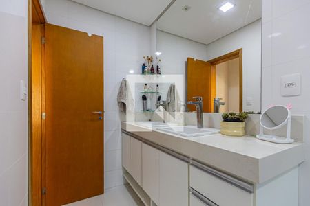 Apartamento à venda com 200m², 4 quartos e 6 vagas Apartamento à venda com 200m², 4 quartos e 6 vagasBanheiro da Suite 3