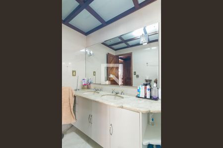 Casa à venda com 800m², 5 quartos e 7 vagasBanheiro da Suite 1