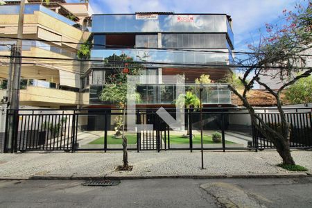 Apartamento à venda com 187m², 4 quartos e 2 vagas Apartamento à venda com 187m², 4 quartos e 2 vagasFachada e portaria